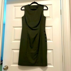 EUC sz 6 Banana Republic beautiful olive green sheath work dress with buttons